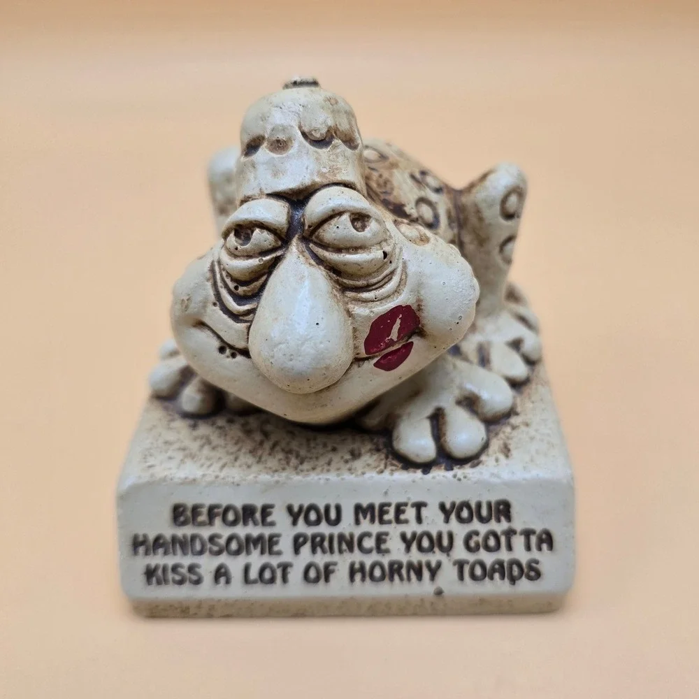 Vintage 1978 Paula Frog Figurine Kiss A Lot Of Horny Toads W-555 Made in USA
